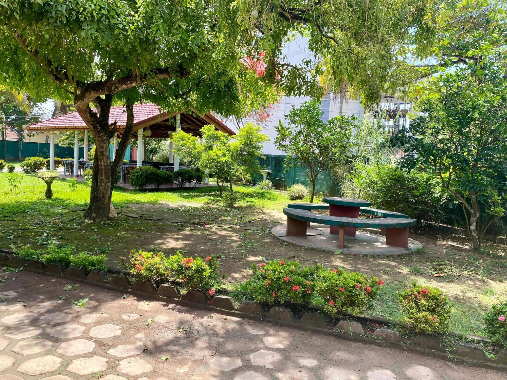 Hotel Tk Green Garden Матара Екстер'єр фото